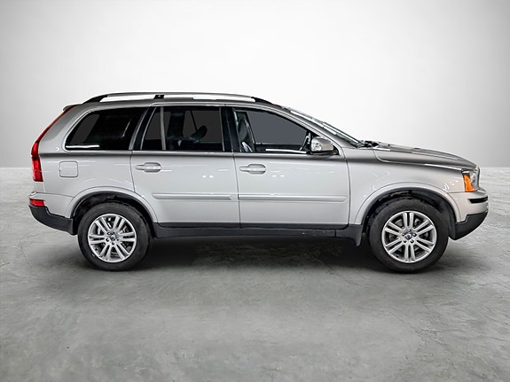 Volvo XC90 6 of 26
