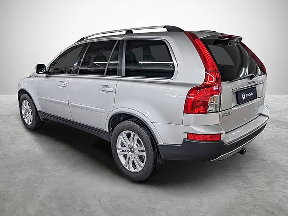 Volvo XC90 3 of 26