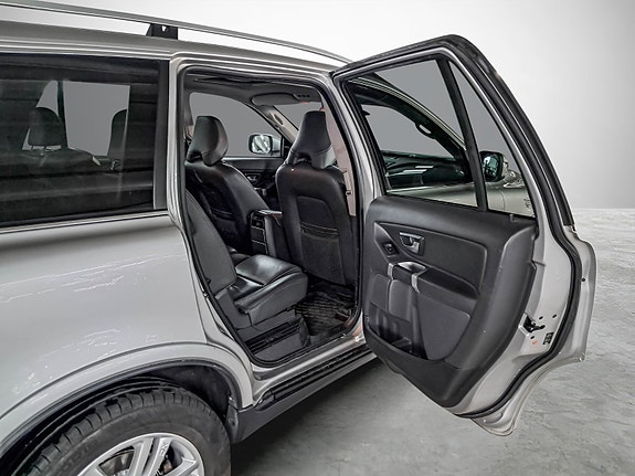 Volvo XC90 18 of 26