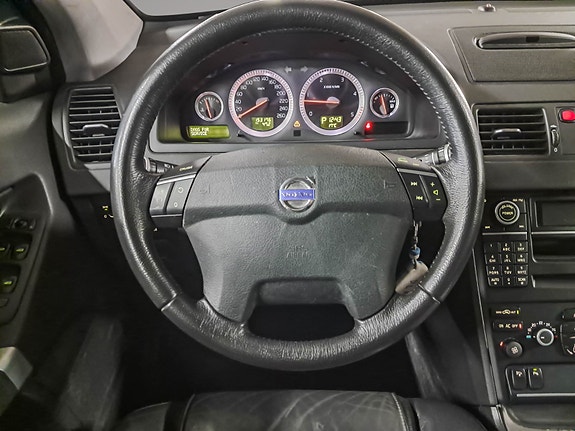 Volvo XC90 12 of 26