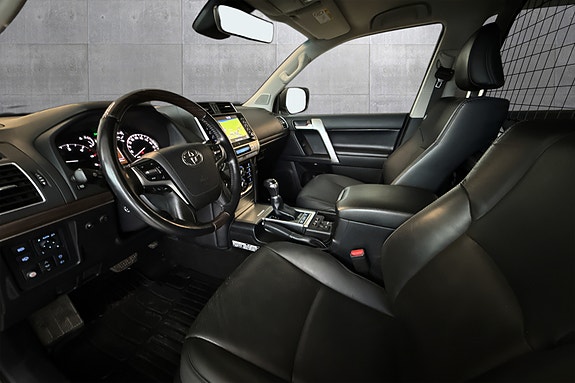 Toyota Land Cruiser 10 of 17