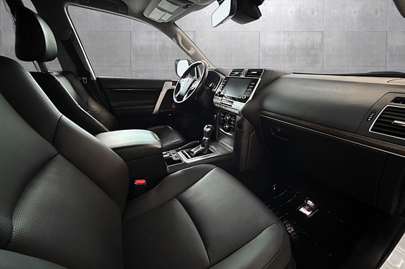Toyota Land Cruiser 14 of 17