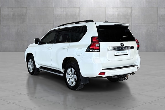 Toyota Land Cruiser 3 of 17