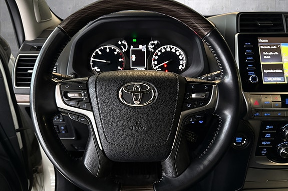 Toyota Land Cruiser 11 of 17