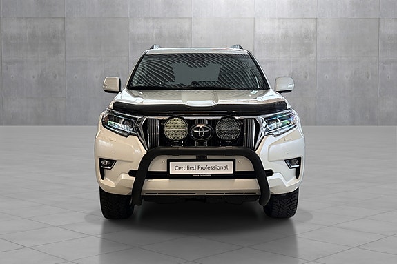 Toyota Land Cruiser 8 of 17