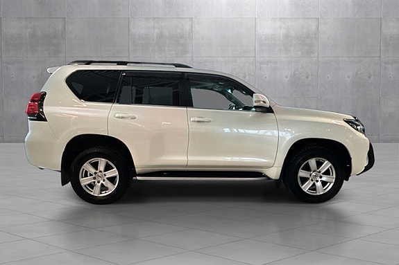 Toyota Land Cruiser 6 of 17