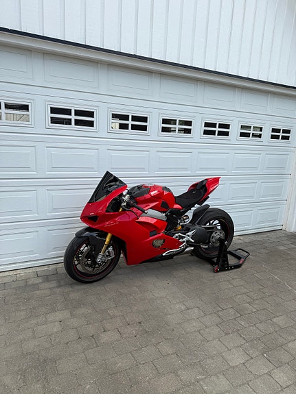 Ducati Ducati Panigale V4 S | 2019 | 9 700 km | Akrapovič titan helanlegg | Karbon & Comfortsete 9 of 21