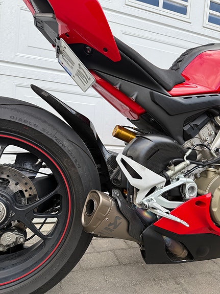 Ducati Ducati Panigale V4 S | 2019 | 9 700 km | Akrapovič titan helanlegg | Karbon & Comfortsete 5 of 21