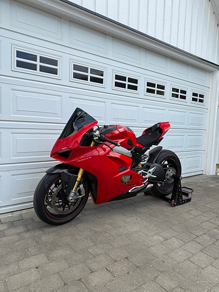 Ducati Ducati Panigale V4 S | 2019 | 9 700 km | Akrapovič titan helanlegg | Karbon & Comfortsete 8 of 21