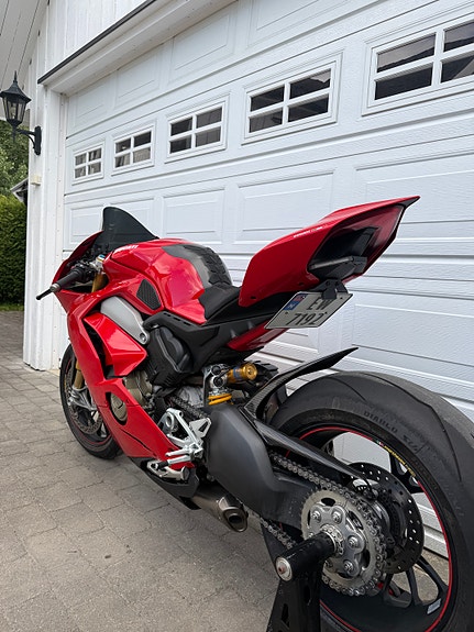 Ducati Ducati Panigale V4 S | 2019 | 9 700 km | Akrapovič titan helanlegg | Karbon & Comfortsete 12 of 21