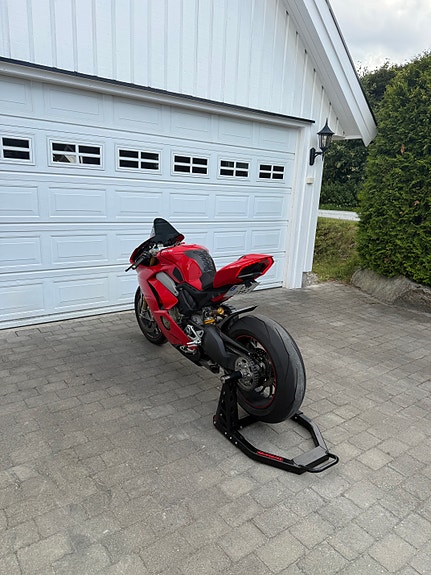 Ducati Ducati Panigale V4 S | 2019 | 9 700 km | Akrapovič titan helanlegg | Karbon & Comfortsete 16 of 21