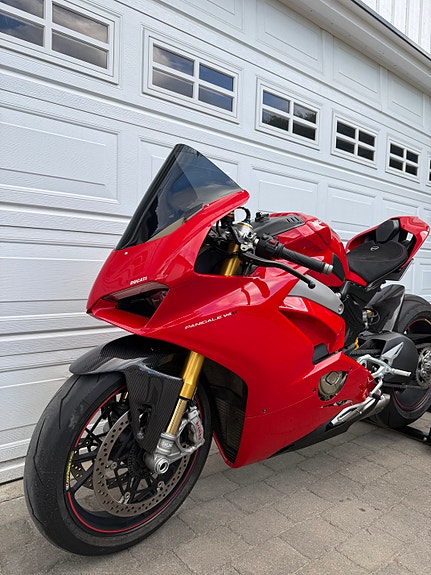 Ducati Ducati Panigale V4 S | 2019 | 9 700 km | Akrapovič titan helanlegg | Karbon & Comfortsete 10 of 21
