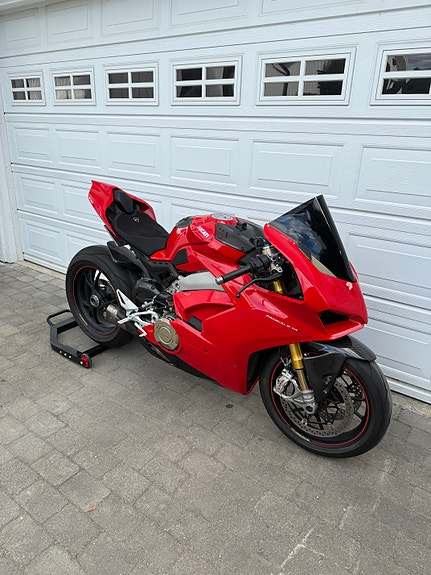 Ducati Ducati Panigale V4 S | 2019 | 9 700 km | Akrapovič titan helanlegg | Karbon & Comfortsete 2 of 21