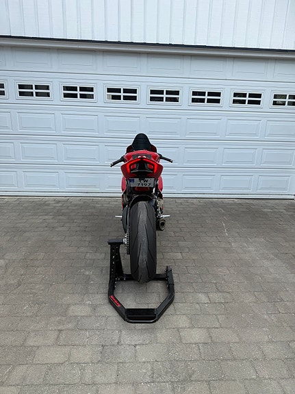 Ducati Ducati Panigale V4 S | 2019 | 9 700 km | Akrapovič titan helanlegg | Karbon & Comfortsete 18 of 21