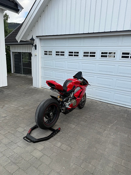 Ducati Ducati Panigale V4 S | 2019 | 9 700 km | Akrapovič titan helanlegg | Karbon & Comfortsete 15 of 21