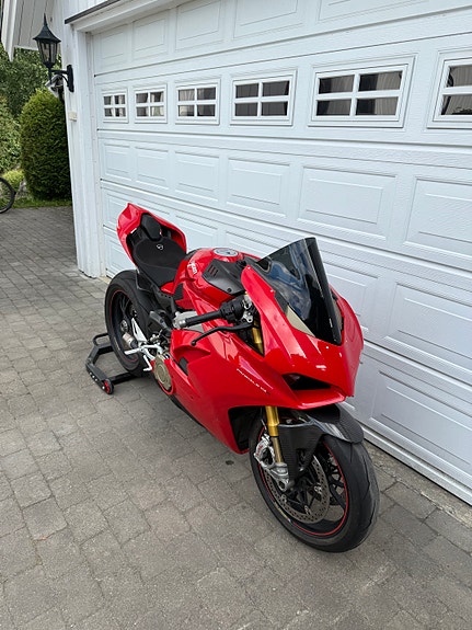 Ducati Ducati Panigale V4 S | 2019 | 9 700 km | Akrapovič titan helanlegg | Karbon & Comfortsete 3 of 21