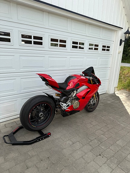 Ducati Ducati Panigale V4 S | 2019 | 9 700 km | Akrapovič titan helanlegg | Karbon & Comfortsete 6 of 21