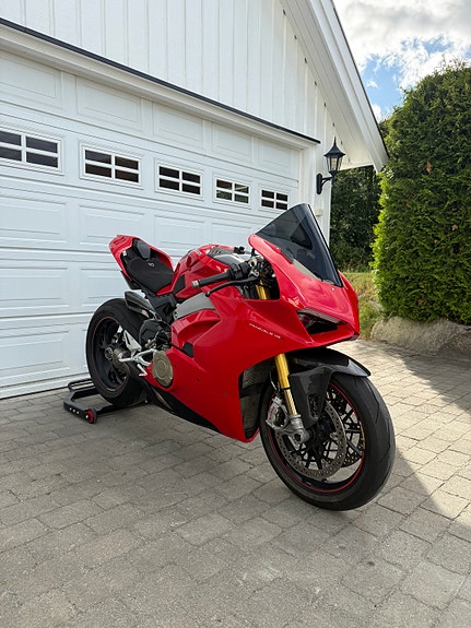Ducati Ducati Panigale V4 S | 2019 | 9 700 km | Akrapovič titan helanlegg | Karbon & Comfortsete 19 of 21