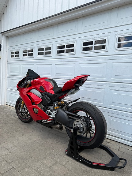 Ducati Ducati Panigale V4 S | 2019 | 9 700 km | Akrapovič titan helanlegg | Karbon & Comfortsete 13 of 21