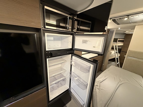 Adria Alpina 763 UK 17 of 30