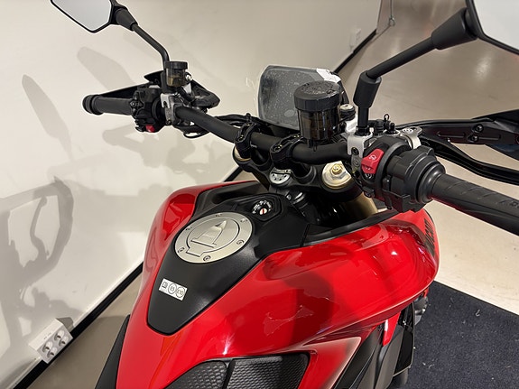 Ducati Hypermotard V2 16 of 16