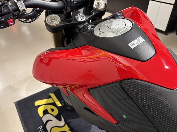 Ducati Hypermotard V2 13 of 16