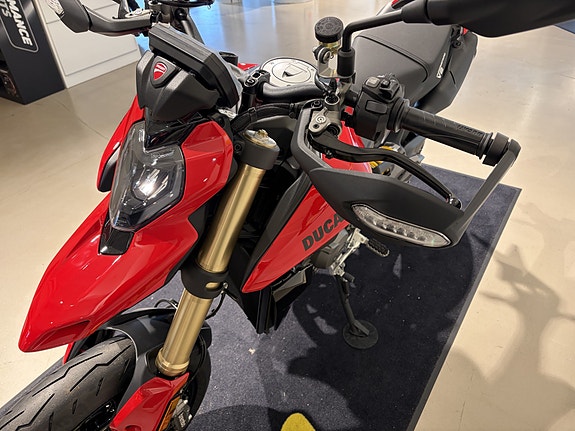 Ducati Hypermotard V2 9 of 16