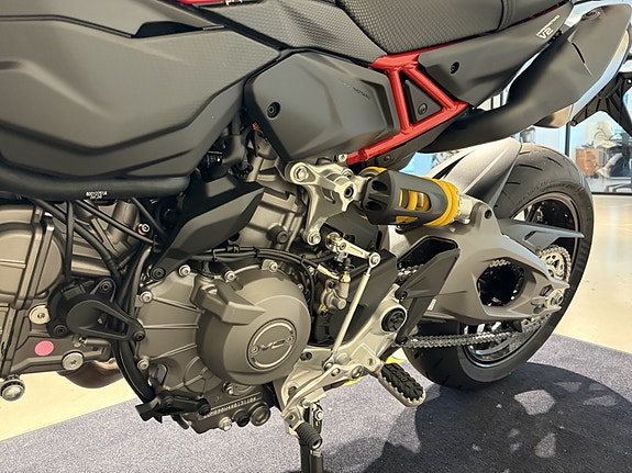 Ducati Hypermotard V2 11 of 16