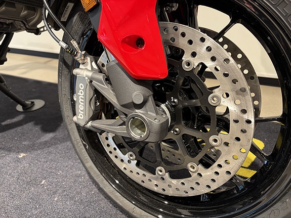 Ducati Hypermotard V2 8 of 16