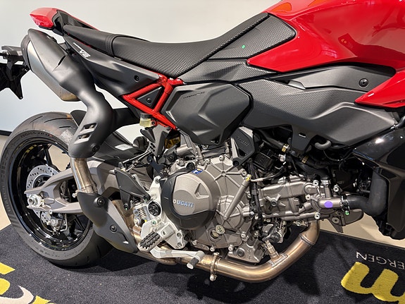 Ducati Hypermotard V2 5 of 16