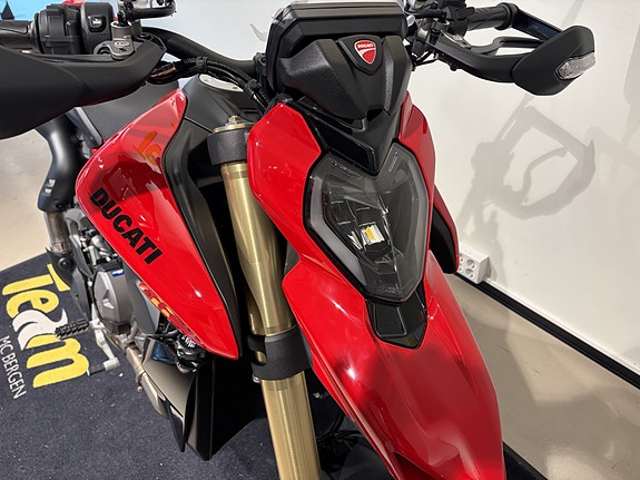 Ducati Hypermotard V2 6 of 16
