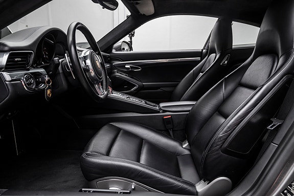 Porsche 911 18 of 30