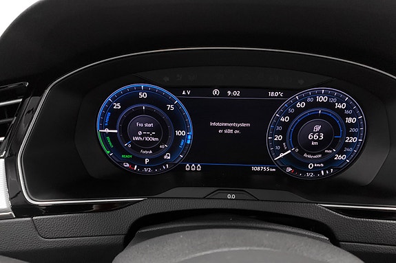 Volkswagen Passat 10 of 15