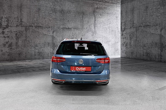 Volkswagen Passat 8 of 15