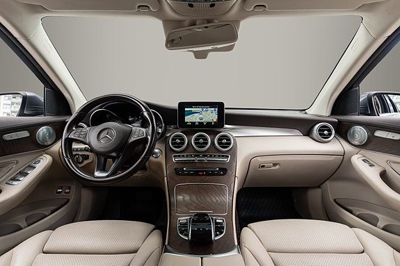Mercedes-Benz GLC350 e 16 of 30