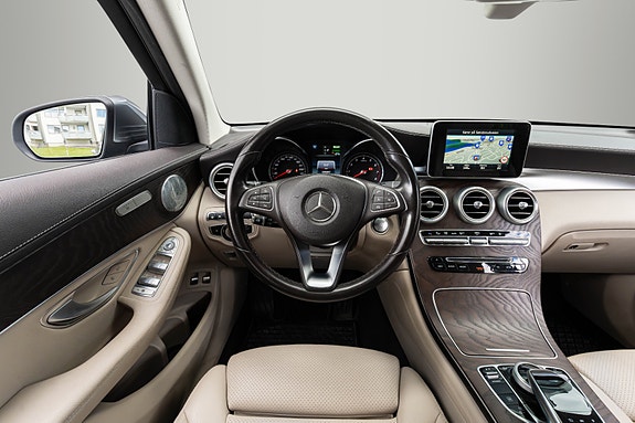 Mercedes-Benz GLC350 e 17 of 30