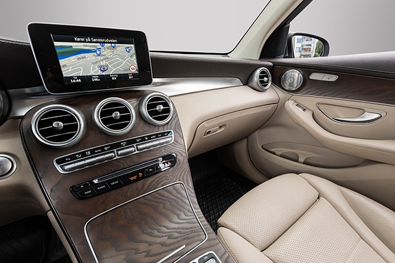 Mercedes-Benz GLC350 e 19 of 30