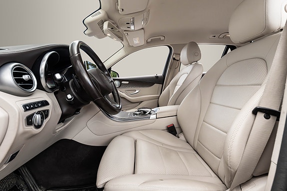 Mercedes-Benz GLC350 e 14 of 30