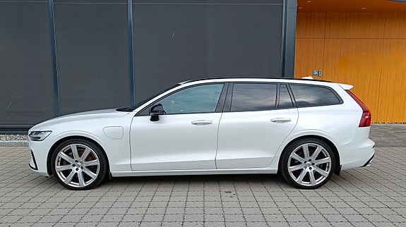 Volvo V60 2 of 24