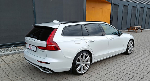 Volvo V60 13 of 24