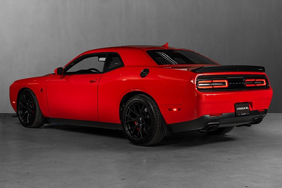 Dodge Challenger 5 of 30
