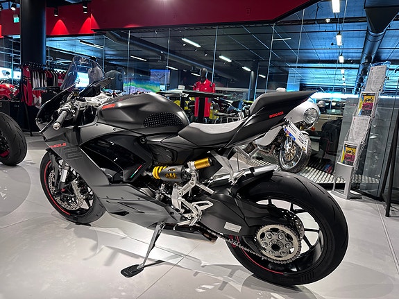 Ducati Panigale V2 2 of 5