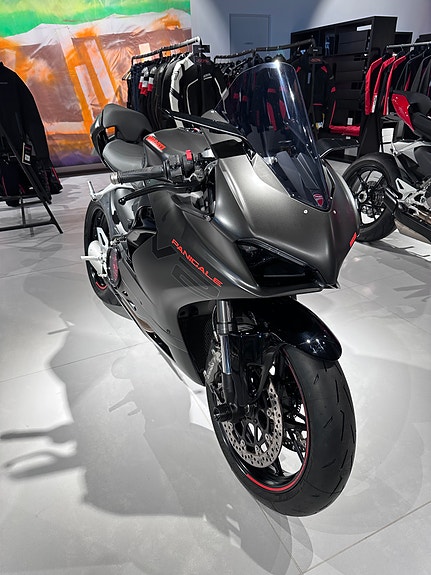 Ducati Panigale V2 3 of 5