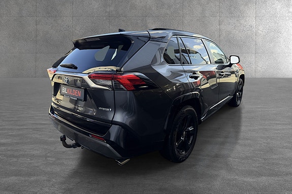 Toyota RAV4 2 of 19