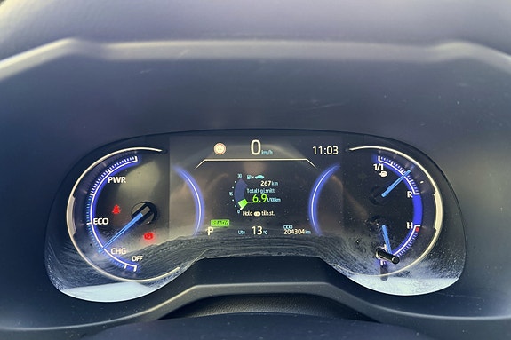 Toyota RAV4 8 of 19