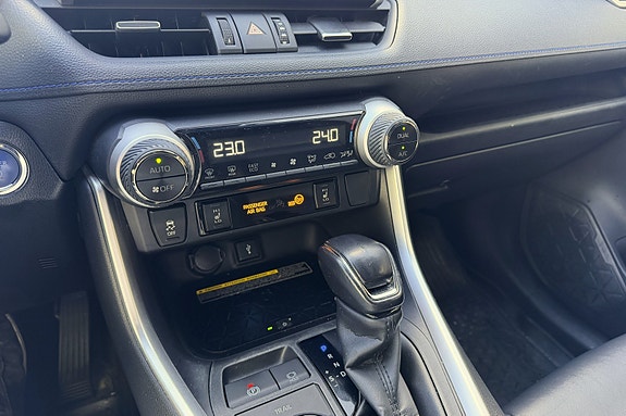 Toyota RAV4 16 of 19