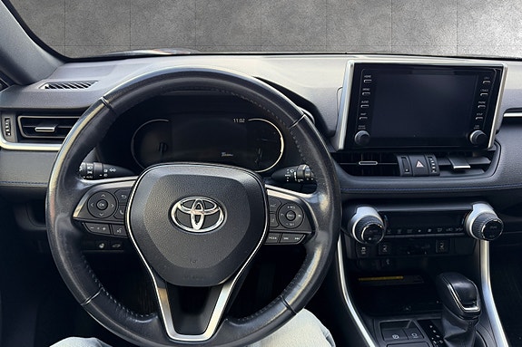 Toyota RAV4 9 of 19