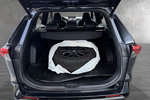 Toyota RAV4 7 of 19