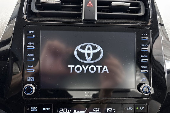 Toyota Prius Plug-in Hybrid 13 of 30