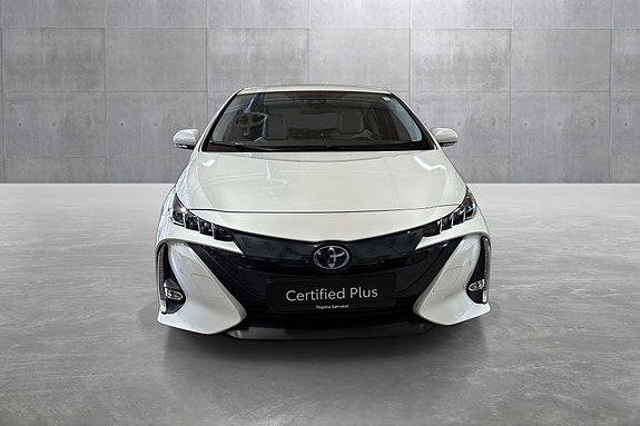 Toyota Prius Plug-in Hybrid 8 of 30
